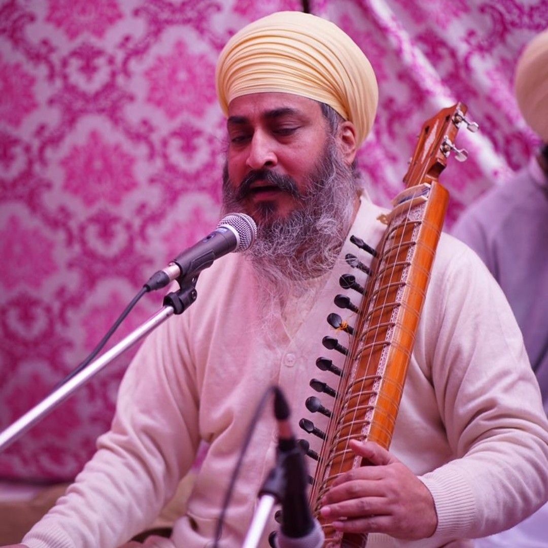 Ustaad Gurmeet Singh Sant Khalsa performing with a traditional string instrument